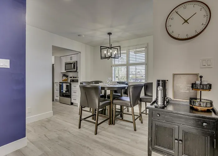 Renovated, Walkable! Old Town W/ Pool Access Scottsdale