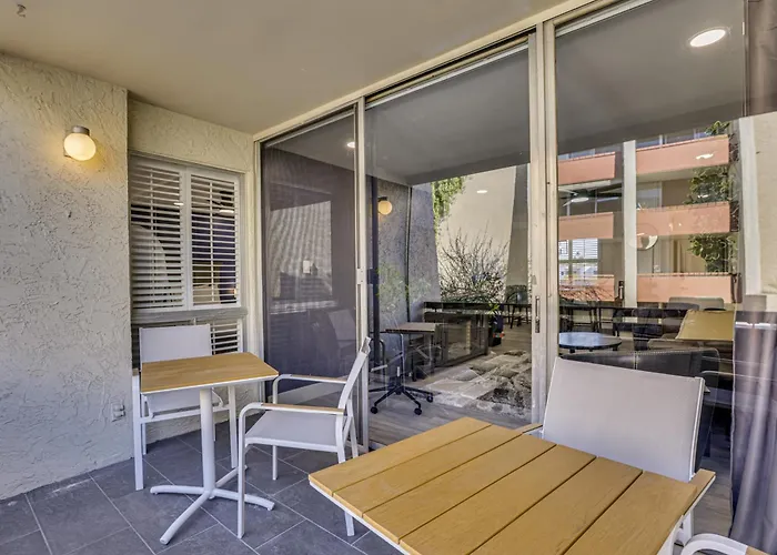 Holiday home Renovated, Walkable! Old Town W/ Pool Access *