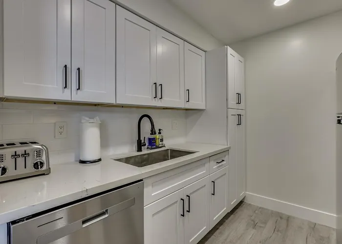 Renovated, Walkable! Old Town W/ Pool Access Holiday home *