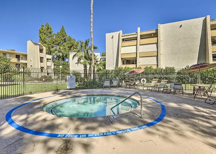 Holiday home Renovated, Walkable! Old Town W/ Pool Access *